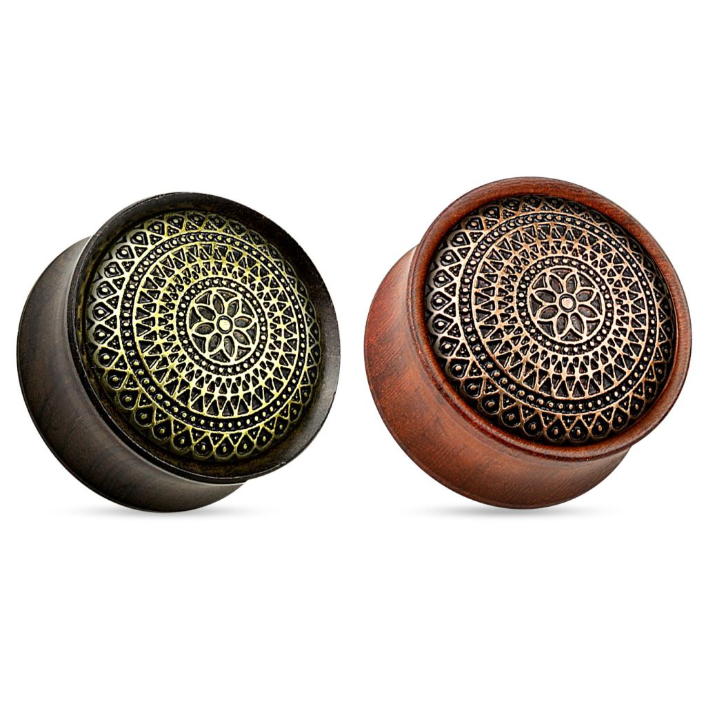 Plug made of wood with lattice pattern