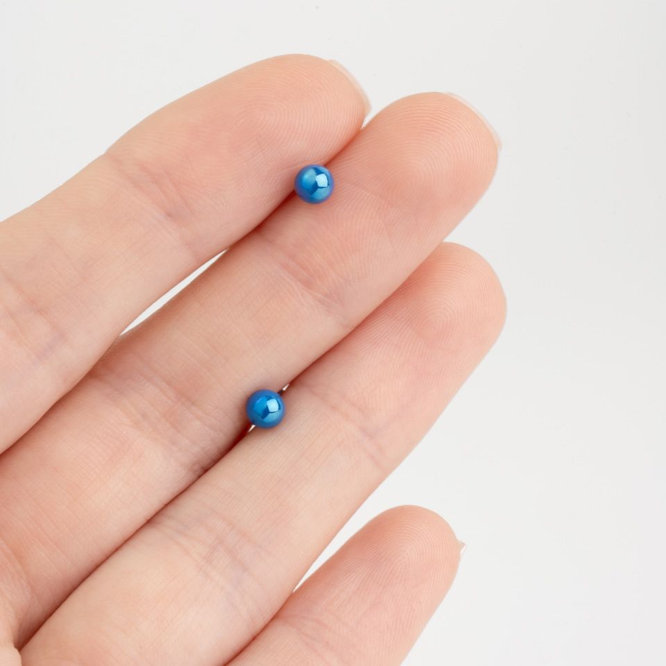 Labret s metalik kuglicom