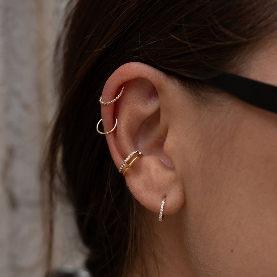 Seamless ring made of 14k gold