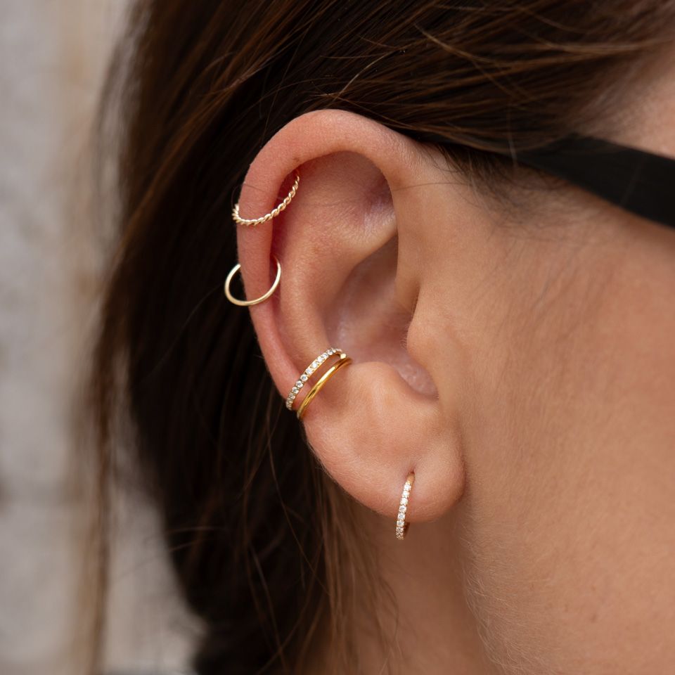 Hinged segment ring made of 14k gold with zirconia channel