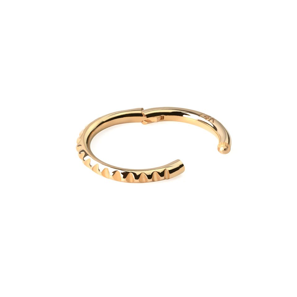 Hinged ring made of 14k gold with pyramid pattern