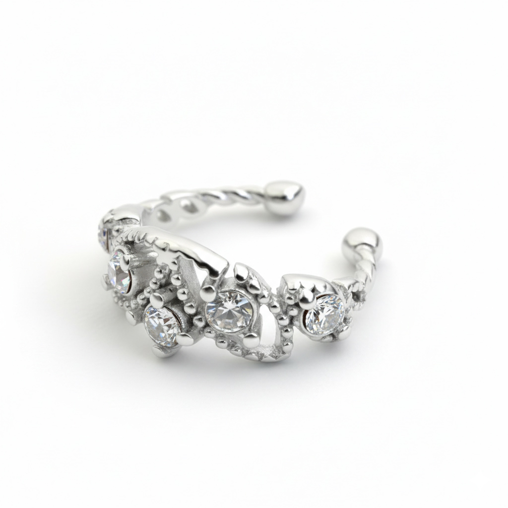 Predivan lažni piercing za uho s kamenčićima i kuglicama