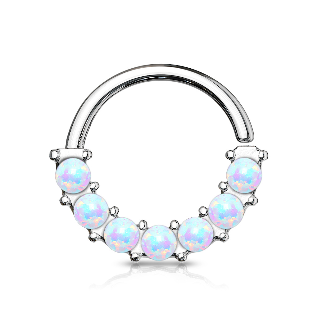 Ring with opal stones at the front