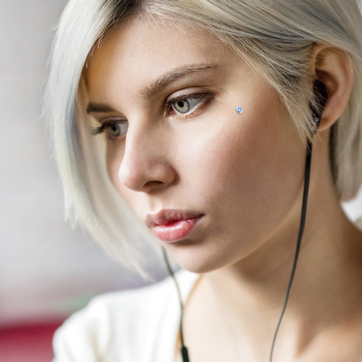 Flat dermal top jewelry with opal stone