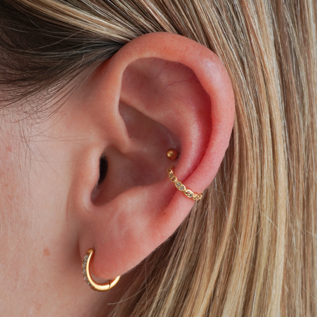 Delicate ear cuff with pairs of stones