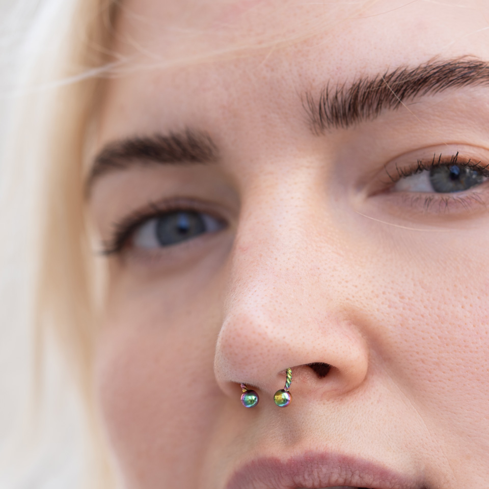 Circular barbell with twisted rope design