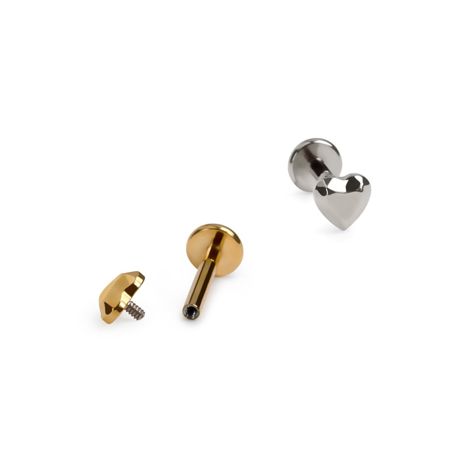 Titanium labret with multi faceted heart