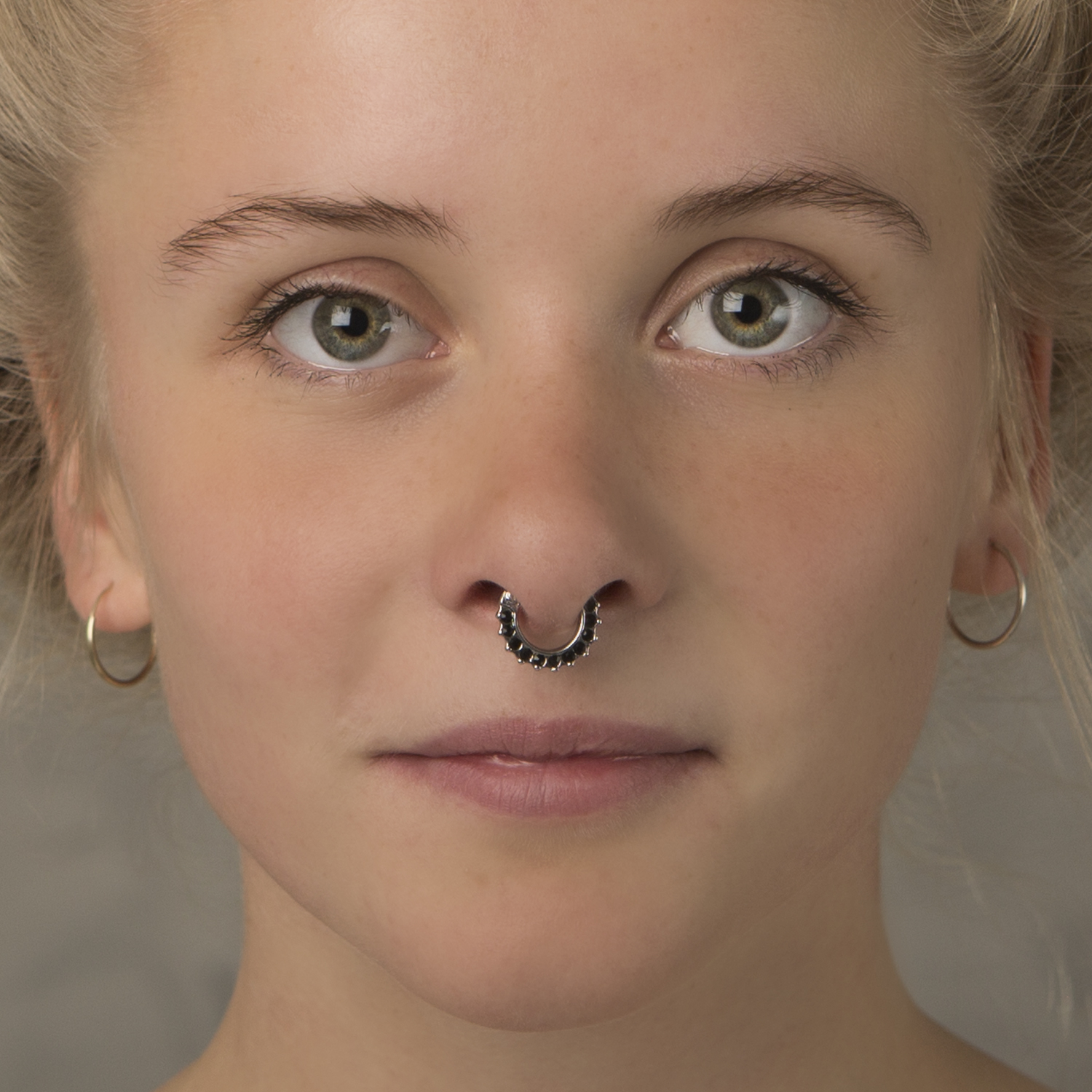 Septum clicker with studded edge