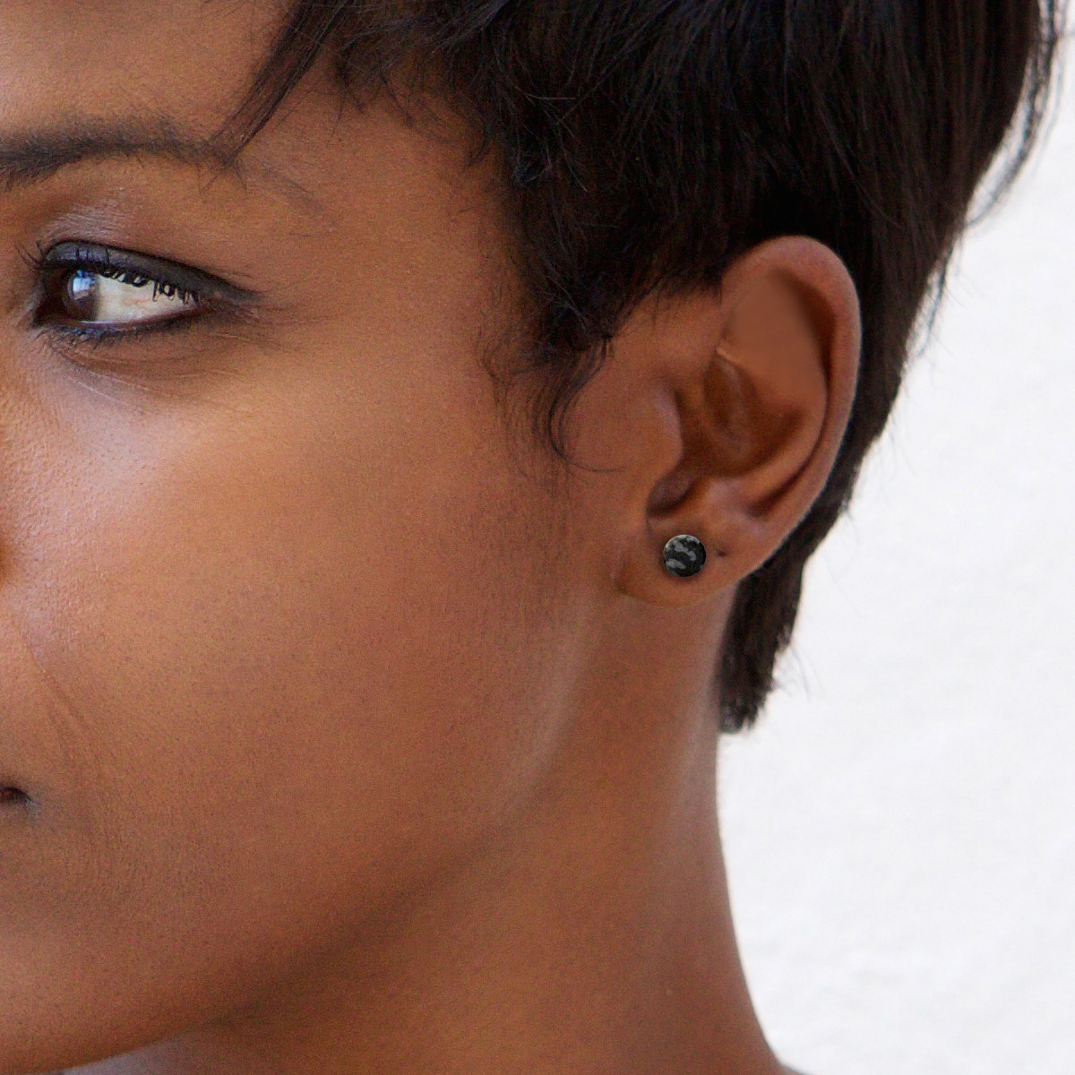 Plug of obsidian with snowflakes