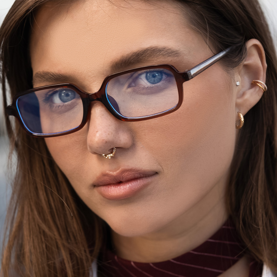 Karika s leptirom, okrenuta prema naprijed