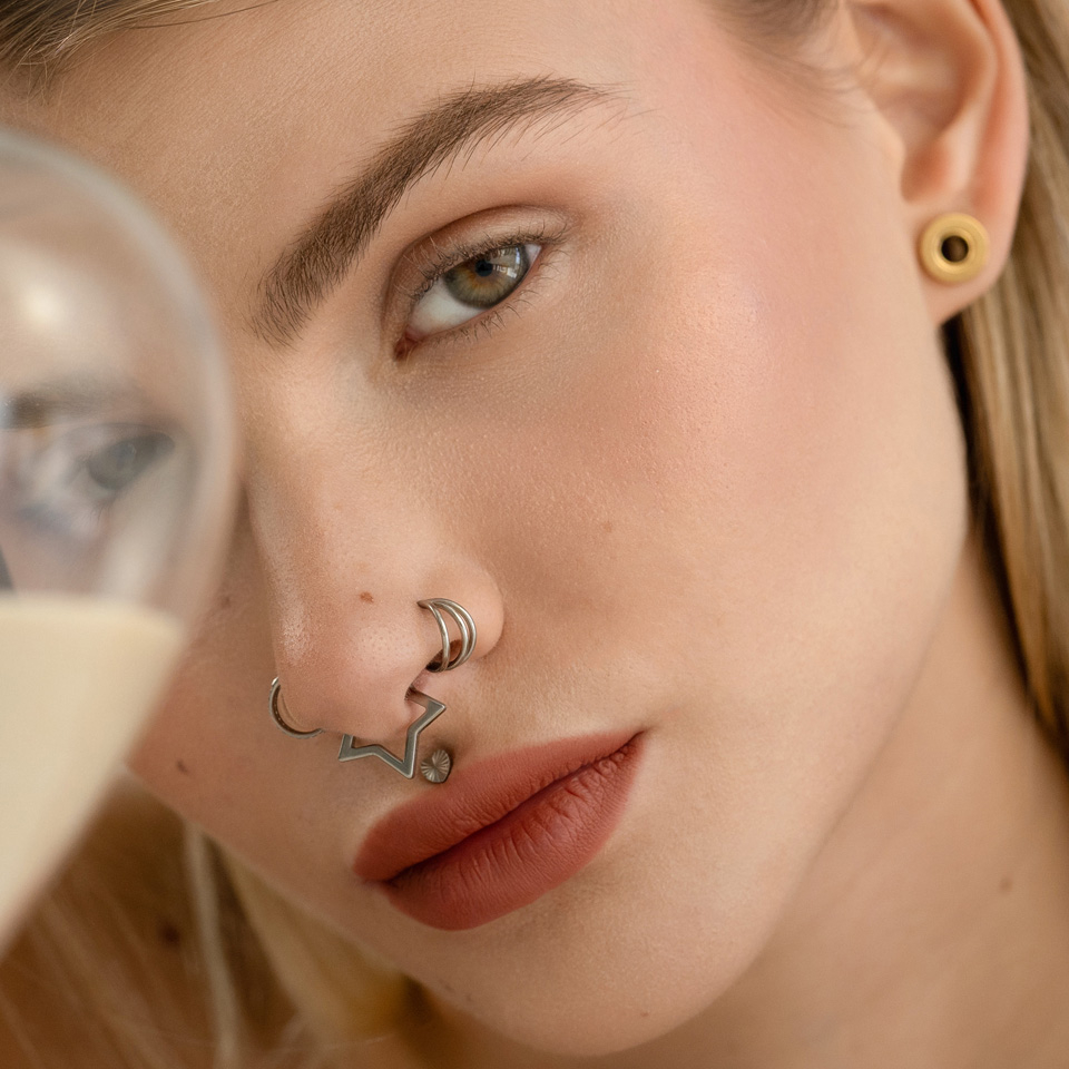 Kliker od titanija u obliku zvijezde