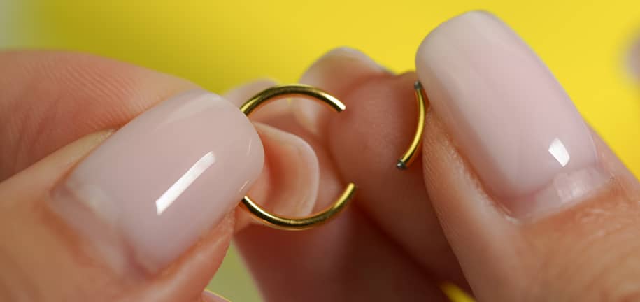 A Guide To Safely Opening And Closing Your Piercing Jewelry